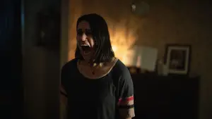 Backdrop to the movie "undertone" #762618