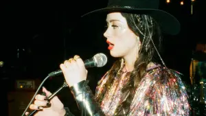 Backdrop to the movie "Her Smell" #660073