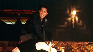 Backdrop to the movie "Revolver" #637204