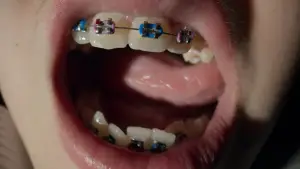 Backdrop to the movie "Open Wide" #761421