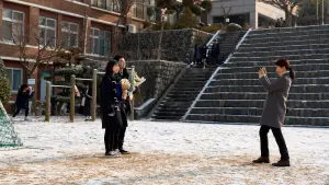 Backdrop to the movie "Moonlit Winter" #392405