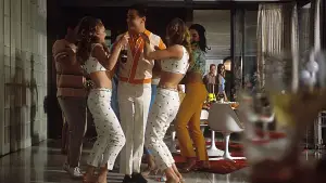 Backdrop to the movie "Catch Me If You Can" #574488