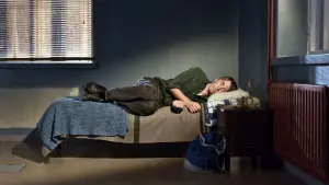 Backdrop to the movie "Fallen Leaves" #189913