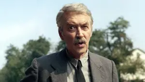 Backdrop to the movie "Fools