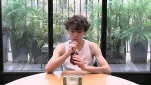 Backdrop to the movie "ADDICT" #536633