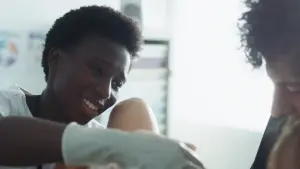 Backdrop to the movie "Midwives" #378678