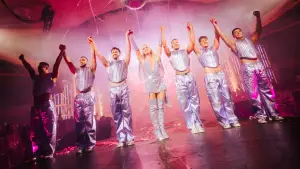 Backdrop to the movie "Infinite Icon: A Visual Memoir" #793497