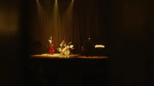 Backdrop to the movie "Whiplash" #565626