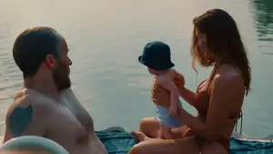 Backdrop to the movie "Monica" #654764