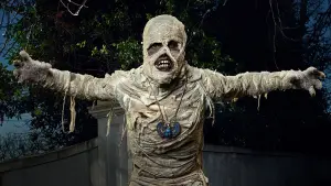 Backdrop to the movie "Under Wraps" #362339