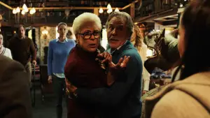 Backdrop to the movie "Knives Out" #561202