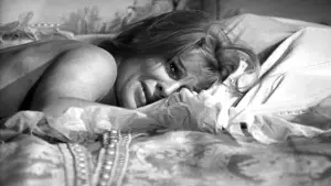 Backdrop to the movie "Darling" #692954