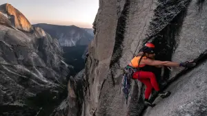 Backdrop to the movie "The Queen Swing" #777844