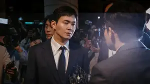 Backdrop to the movie "Yadang: The Snitch" #524940