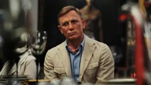 Backdrop to the movie "Glass Onion: A Knives Out Mystery" #592446