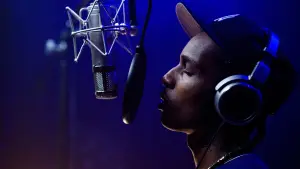 Backdrop to the movie "Highest 2 Lowest" #780645