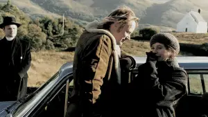 Backdrop to the movie "Breaking the Waves" #906942