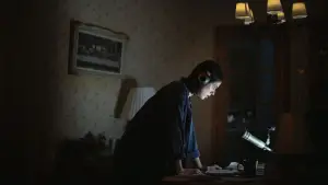 Backdrop to the movie "undertone" #560775