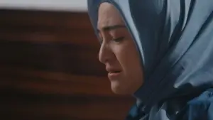 Backdrop to the movie "La Tahzan: Cinta, Dosa, Luka..." #672932