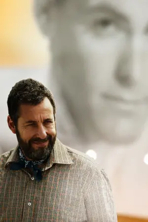 Poster to the movie "Jay Kelly" #550784