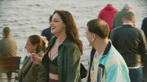 Backdrop to the movie "Crossing" #641244