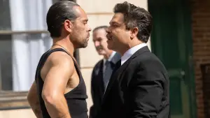 Backdrop to the movie "Mob Cops" #573265