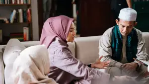 Backdrop to the movie "La Tahzan: Cinta, Dosa, Luka..." #672925