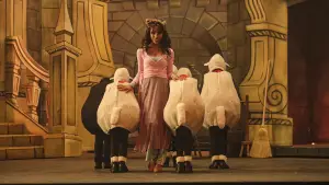 Backdrop to the movie "Tinsel Town" #599496