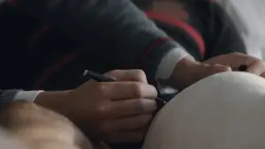 Backdrop to the movie "Holding the Man" #755330