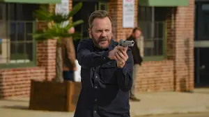 Backdrop to the movie "Tinsel Town" #599511