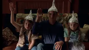 Backdrop to the movie "Signs" #670344