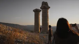 Backdrop to the movie "About Dry Grasses" #192427