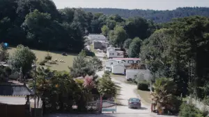 Backdrop to the movie "Camping du Lac" #819606