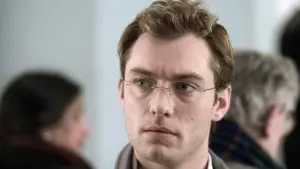 Backdrop to the movie "Closer" #675479