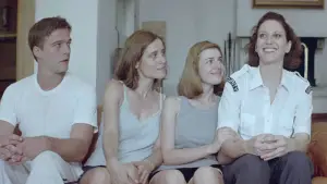 Backdrop to the movie "Dogtooth" #738653