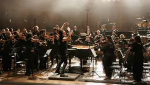 Backdrop to the movie "Teodor Currentzis conducts Brahms and Mahler" #780751