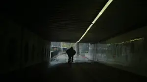 Backdrop to the movie "Away" #692857