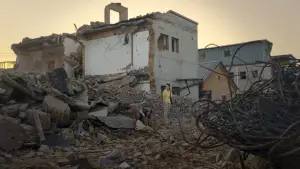 Backdrop to the movie "Caught by the Tides" #611915