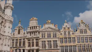 Backdrop to the movie "Young Hearts" #801072