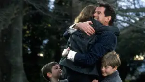 Backdrop to the movie "Evelyn" #695428