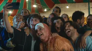 Backdrop to the movie "The Family Road" #712976