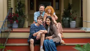 Backdrop to the movie "Roommates" #775002