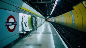 Backdrop to the movie "Creep" #385211