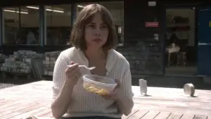 Backdrop to the movie "Showing Up" #811603