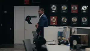 Backdrop to the movie "Highest 2 Lowest" #780662