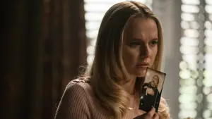 Backdrop to the movie "Annabelle Comes Home" #677562