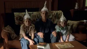 Backdrop to the movie "Signs" #670373