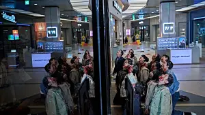 Backdrop to the movie "Colony" #783949