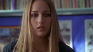 Backdrop to the movie "The Glass House" #362621