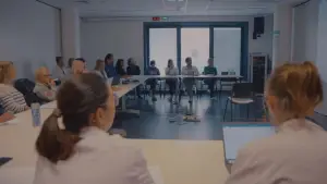 Backdrop to the movie "Le Dilemme d